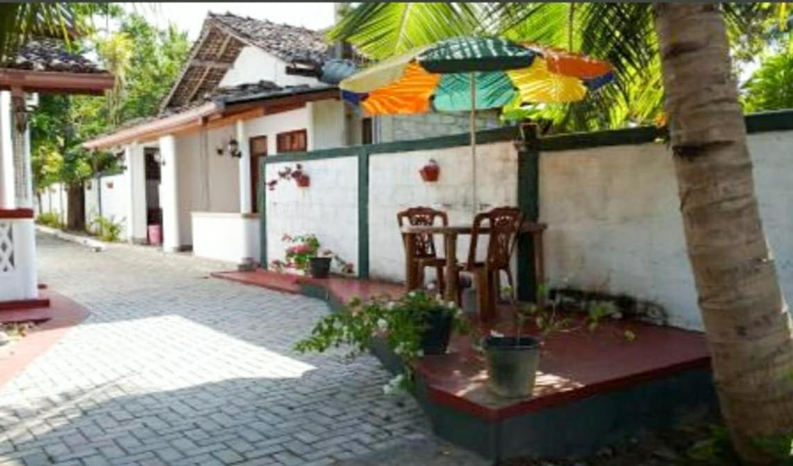 River Side Holiday Inn Weligama Exterior photo