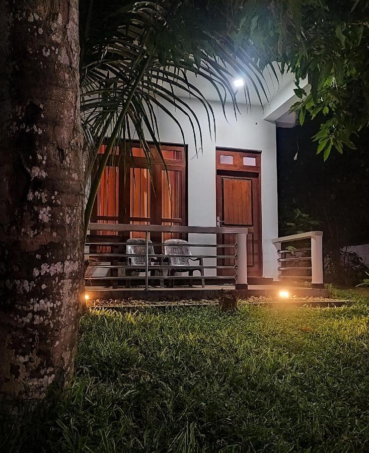 River Side Holiday Inn Weligama Exterior photo