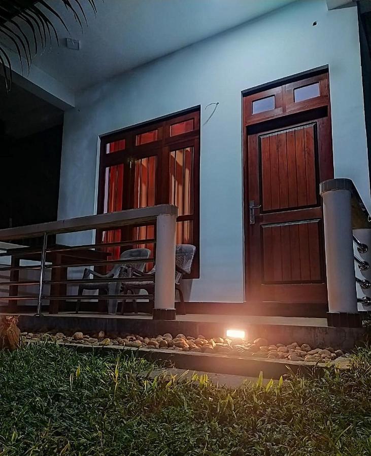 River Side Holiday Inn Weligama Exterior photo