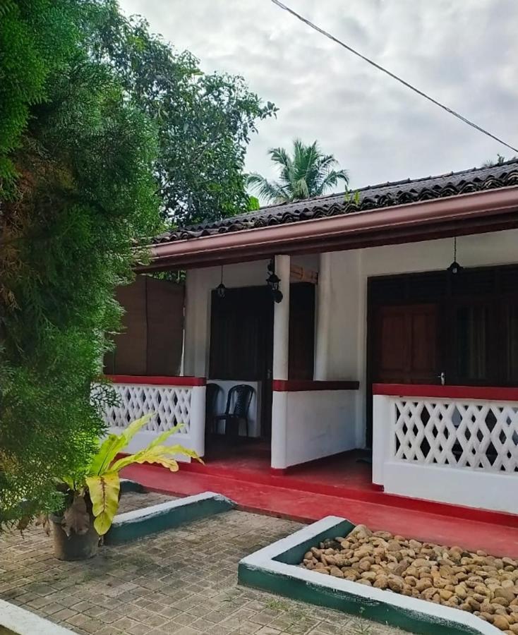 River Side Holiday Inn Weligama Exterior photo